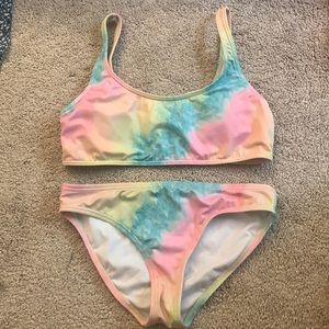 I’m selling this tie dye kids swim suit from the brand billabong